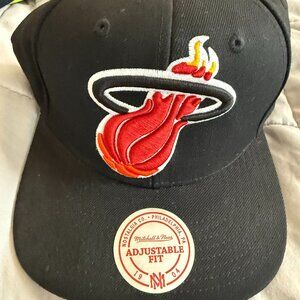 Mitchell & Ness Miami Heat Adjustable Fit Cap - Black